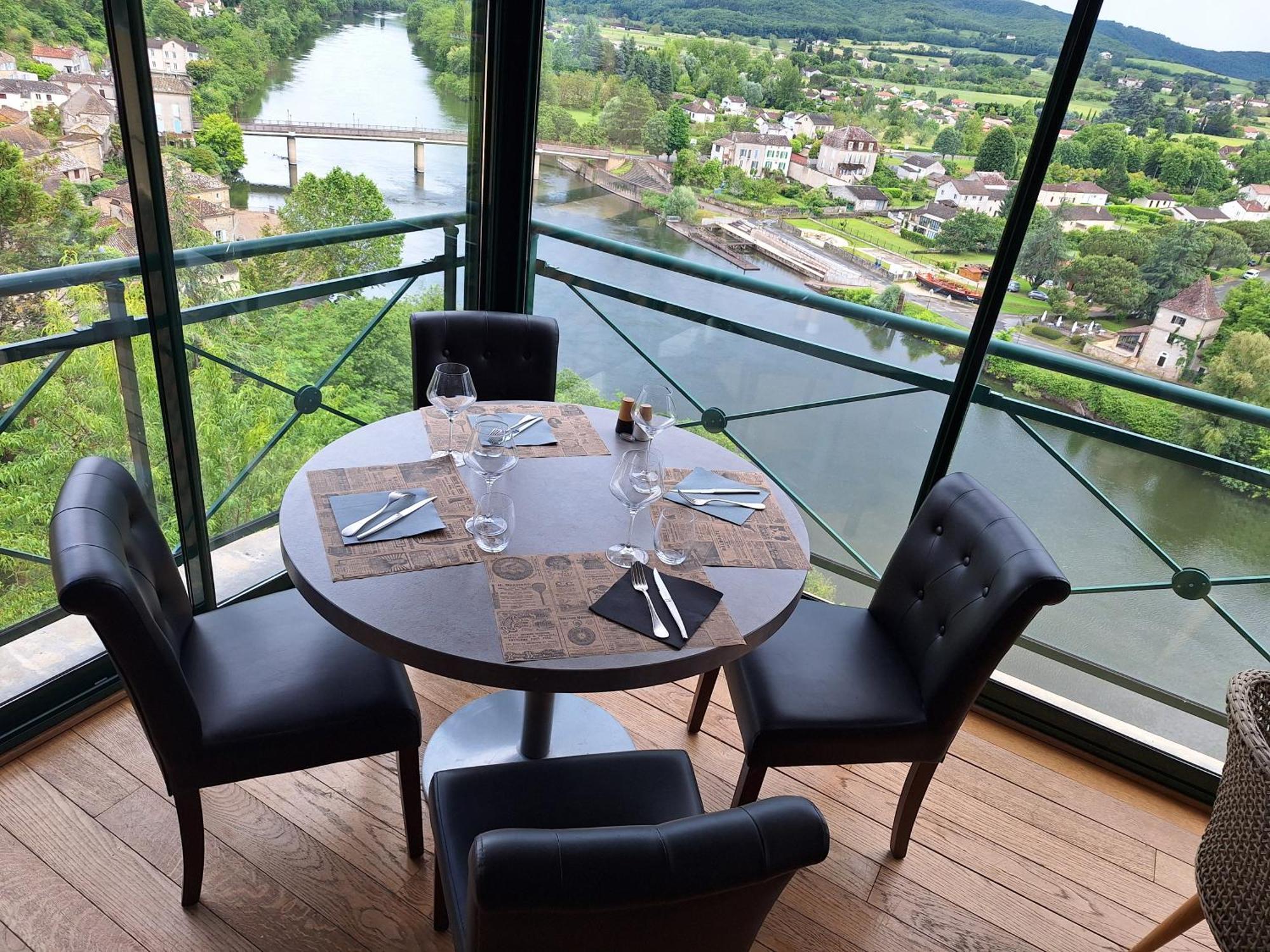 Hotel Bellevue Puy-lʼÉvêque Exteriör bild