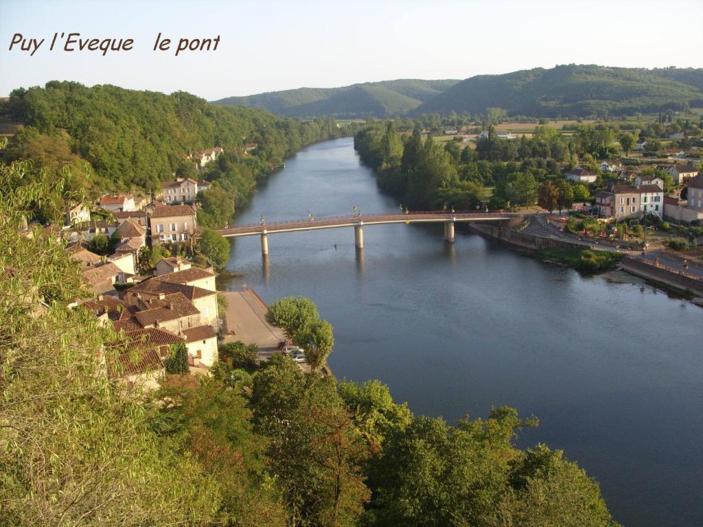 Hotel Bellevue Puy-lʼÉvêque Exteriör bild