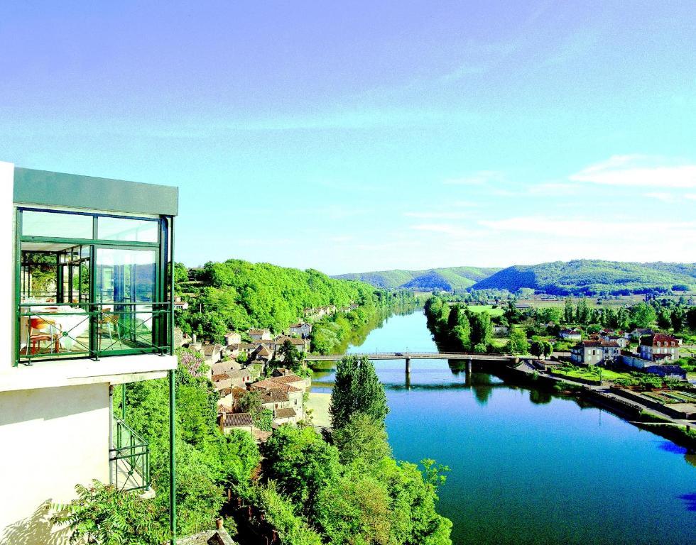 Hotel Bellevue Puy-lʼÉvêque Exteriör bild
